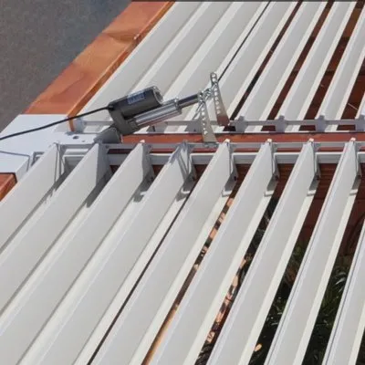 Vue d'un raccordement du vérin aux mécanismes SUNDIY