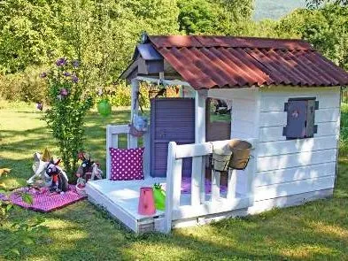 Une cabane originale pour les petits