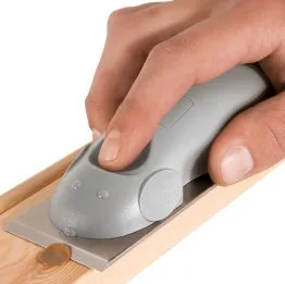 Etape 3 : Enlevez les excès de colle