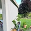 Brise-vue équipé de mécanismes SUNDIY 20 mm et lames en aluminium coloris RAL 9010