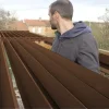 Montage des lames aluminium RAL 8011 sur les mécanismes SUNDIY