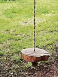 Balançoire fixée à un arbre